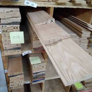 lot 70 image: 4 x 1116 Red Oak Base Moulding (SC1G)