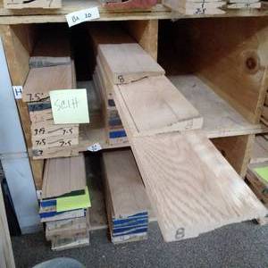 lot 71 image: 4 x 1116 Red Oak Base Moulding (SC1H)