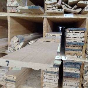 lot 76 image: 4 34 x 1116 Red Oak Base Moulding (SC3D)
