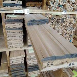 lot 77 image: 4 34 x 1116 Red Oak Base Moulding (SC3E)