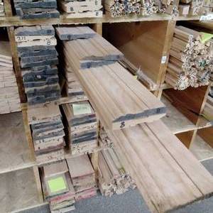 lot 79 image: 4 34 x 1116 Red Oak Base Moulding (SC3G)