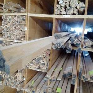 lot 255 image: 1 38 x 1 38 Red Oak Inside Corners (SC6D)