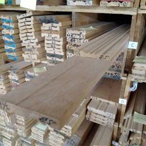 lot 43 image: 4 12 x 34 Red Oak CasingChairMantel (SC12C)
