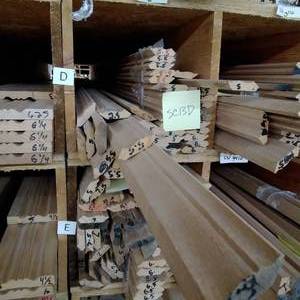 lot 165 image: 2 14 x 916 Red Oak Crown Moulding (SC13D)