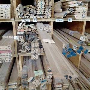 lot 166 image: 2 14 x 916 Red Oak Crown Moulding (SC13E)
