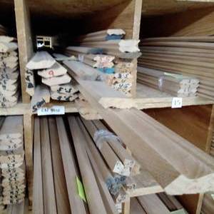 lot 171 image: 2 14 x 916 Red Oak Crown Moulding (SC14D)
