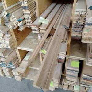 lot 172 image: 2 14 x 916 Red Oak Crown Moulding (SC14F)