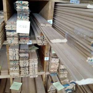 lot 181 image: 2 34 x 916 Red Oak Crown Moulding (SC16D)