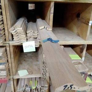 lot 187 image: 3 14 x 1 116 Red Oak Crown Moulding (SC17G)