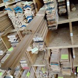 lot 191 image: 2 34 x 916 Red Oak Crown Moulding (SC18F)