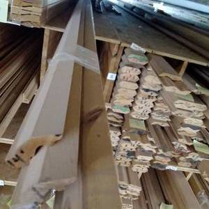 lot 91 image: 2 14 x 34 Pine Wainscot Cap (SC20A)