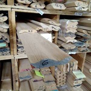 lot 201 image: 3 12 x 34 Red Oak Crown Moulding (SC21F)