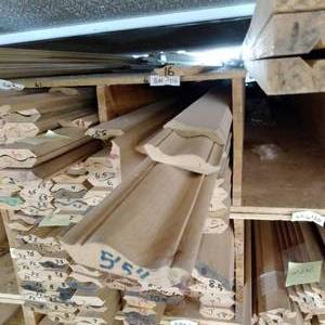 lot 203 image: 3 12 x 34 Red Oak Crown Moulding (SC22B)