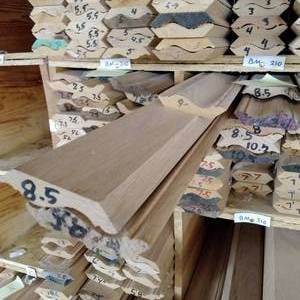 lot 204 image: 3 12 x 34 Red Oak Crown Moulding (SC22C)