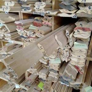 lot 206 image: 3 12 x 34 Red Oak Crown Moulding (SC22E)