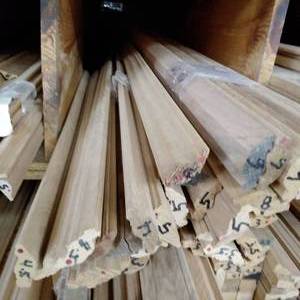 lot 108 image: 1 34 x 58 Red Oak Wainscot Cap (SC26F)