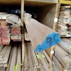 lot 113 image: 2 14 x 1 116 Red Oak Wainscot Cap (SC28F)