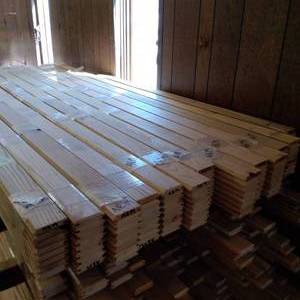 lot 312 image: 3 x 34 Clear Red Oak T&G End-matched - 208 sq ft (SS2B)
