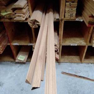 lot 129 image: 1 34 x 1116 Red Oak Panel Moulding (SB17G)