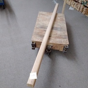 lot 146 image: 3 18 x 3 18 Red Oak Hand Rail (SC29I)