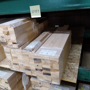 lot 350 image: 2 x 34 Red Oak Shorts (SD1E4)