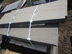 lot 75 image: Wall caps, 58x15x3...