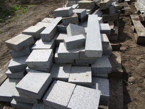 lot 77 image: Granite pavers, mostly 6x6x2.5, ...