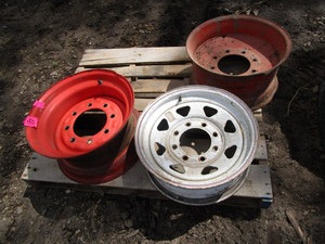 lot 50 image: Rims orange off early 2000 S185...