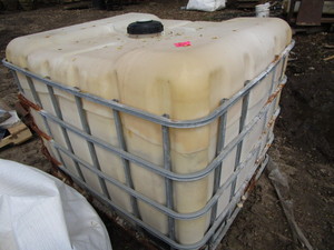 lot 171 image: Large cube palletized with ice melt...