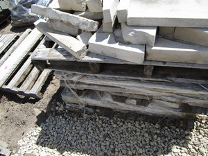 lot 183 image: Natural stone wall caps, concrete p...