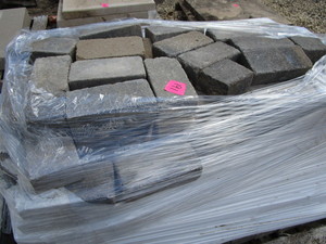 lot 191 image: Pavers, 8x4x2.5...