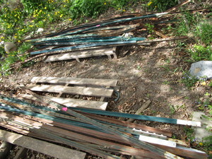 lot 195 image: Steel fence posts, 6-10ft...