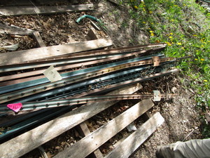 lot 194 image: Steel fence posts, 5-6ft...