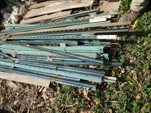 lot 198 image: Steel fence posts, 5-6ft...