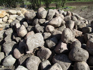 lot 109 image: Fieldstone, 12-16 boulders, one s...