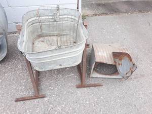 lot 12 image: Galvanized Washtub on Stand  More