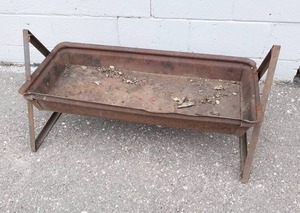 lot 9 image: Vintage Steel Tub w Stand - Makes a great Planter