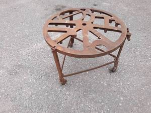 lot 8 image: Cast Iron Top Table
