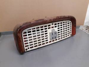 lot 33 image: Vintage International Harvester (IH) Farmall Grill