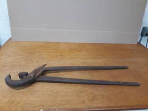 lot 61 image: Very Large Antique Wrench - 36 Long