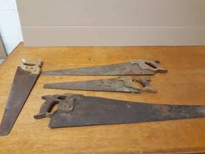 lot 79 image: Lot of 4 Vintage Hand Saws