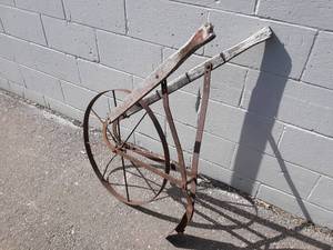 lot 126 image: Small Antique Garden Cultivator