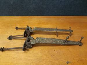 lot 151 image: Pair of Antique Heavy Duty Barn Hinges