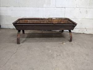 lot 57 image: Vintage Tub on Stand - Great for Planter