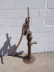lot 86 image: Antique Well Pump on Stand