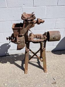 lot 90 image: Cast Iron Grinder - Nice Cast Iron Base