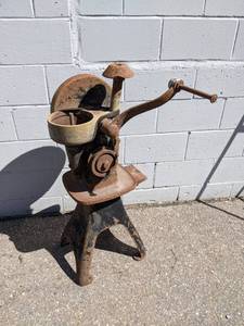lot 91 image: Antique McCormick Deering Cream Separator