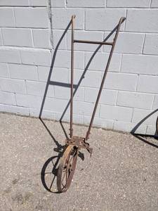 lot 92 image: Vintage Garder Cultivator - Great Yard Art