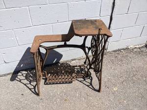 lot 99 image: Antique Cast Iron Singer Commercial Sewing Machine Treadle Base