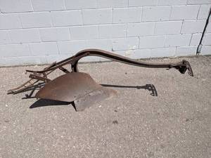lot 100 image: Antique Case Horse Drawn 1-Bottom Plow